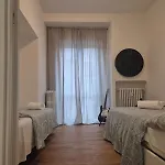Centro Piazza Manzoni Wi Fi Gratuito Moderno レッコ