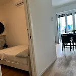 Centro Piazza Manzoni Wi Fi Gratuito Moderno アパート レッコ