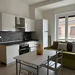 Centro Piazza Manzoni Wi Fi Gratuito Moderno レッコ