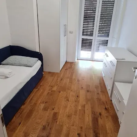 Centro Piazza Manzoni Wi Fi Gratuito Moderno Apartment Lecco