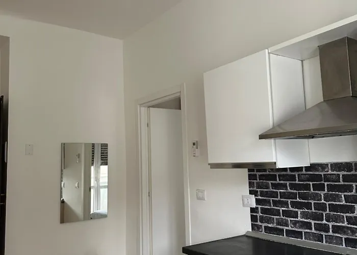 Centro Piazza Manzoni Wi Fi Gratuito Moderno Апартаменты Лекко