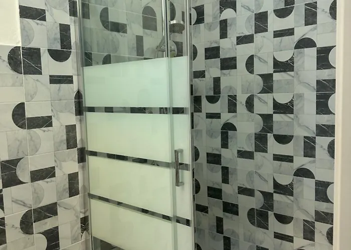 Centro Piazza Manzoni Wi Fi Gratuito Moderno Апартаменты Лекко