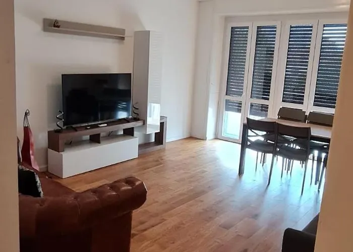 Centro Piazza Manzoni Wi Fi Gratuito Moderno Апартаменты Лекко