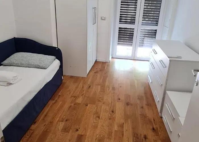 Centro Piazza Manzoni Wi Fi Gratuito Moderno Апартаменты Лекко