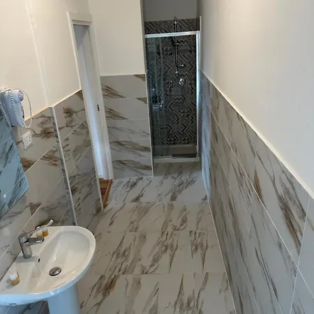 Apartament Centro Piazza Manzoni Wi Fi Gratuito Moderno Lecco